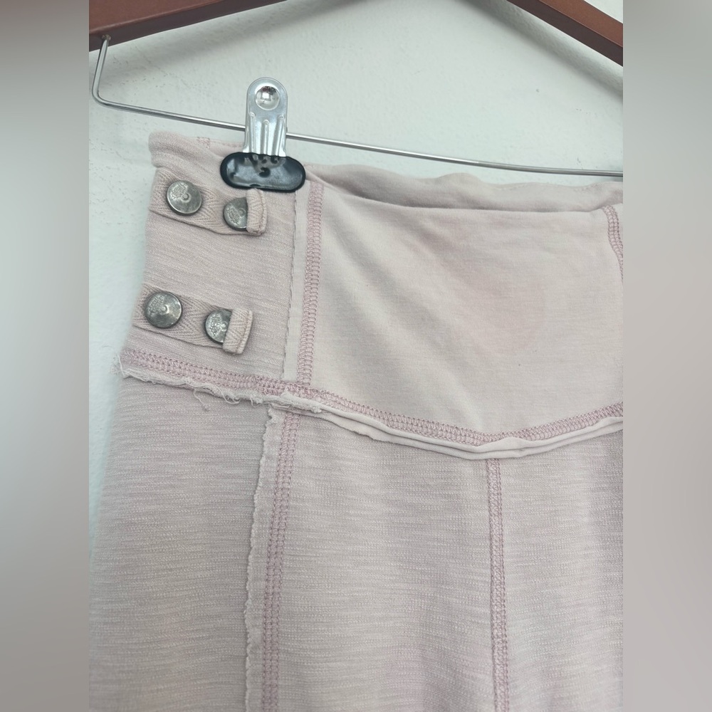 FREE PEOPLE MOVEMENT MUTED PINK BOHEMIAN STYLE LEGGING PANTS SZ SMALL - Picture 4 of 10